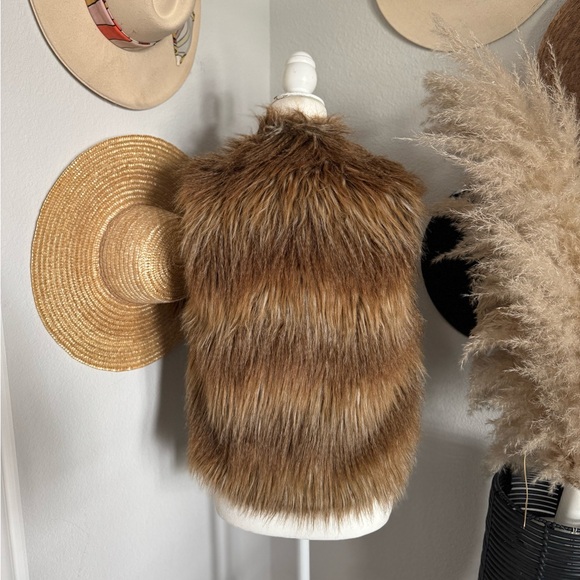 Faux Fur Vest - Picture 3 of 7